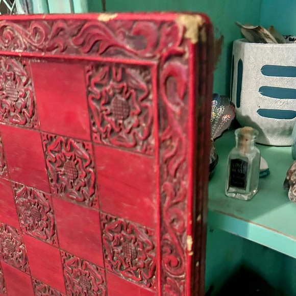 Studio Anne Carlton Isle Of Lewis Chess Set with Board - Picture 10 of 12